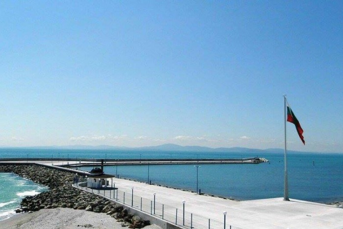 Компания за производство на луксозни яхти открива база в Бургас